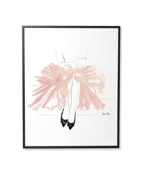 Eine Dame in einem rosafarbenen Tüllrock, mit schwarzen Ballerina und einem Perlenarmband. Ein sehr wunderschön elegantes Bild, der „Jupe Tulle“ von Kera Till. Es ist ein lichtbeständiger Druck mit Pigmenttinten auf warmweißen, matt gestrichenem Lithopapier (230gramm) im schwarzen Rahmen. Hier gehts zum SHOP! 