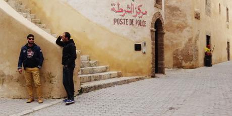 Marokko: bunte Kirche und mein Eisenhuhn