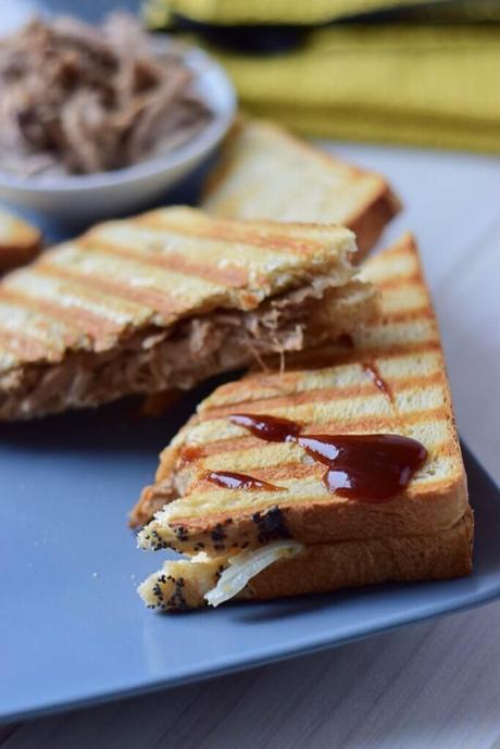 Ich liebe Pulled Pork Sandwiches mit BBQ Sauce Ich liebe Pulled Pork Sandwiches mit BBQ Sauce