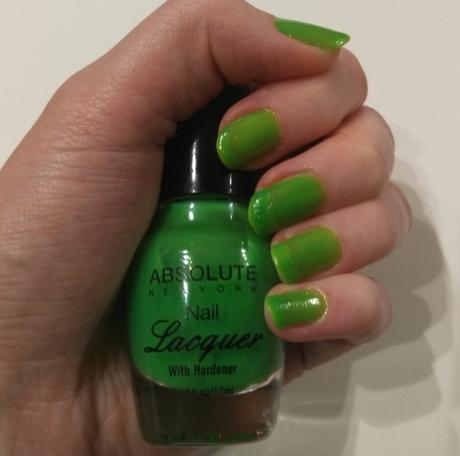 Absolute New York Nail Lacquer Neon Green + Odol-med 3 Extra White Zahncreme