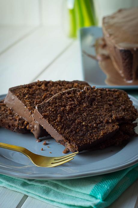 Saftiger Schokoladenkuchen mit Schokoglasur Saftiger Schokoladenkuchen mit Schokoglasur
