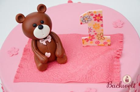 Ein kleiner Bär zum ersten Geburtstag Ein kleiner Bär zum ersten Geburtstag