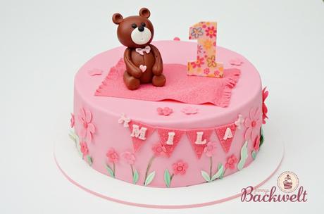 Ein kleiner Bär zum ersten Geburtstag Ein kleiner Bär zum ersten Geburtstag