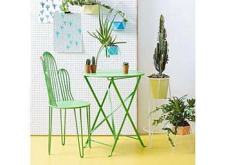Ein grüner Kaktus Stuhl von Oliver Bonas