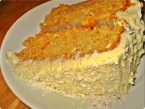 Möhrenkuchen: Ein saftiger Karottenkuchen mit Frischkäse-Frosting