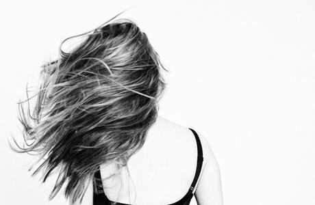 6 Tipps & Tricks gegen trockenes Haar