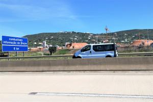 Vom Flughafen Faro zur Unterkunft: Mietwagen, Taxi, Bus oder Zug nehmen?