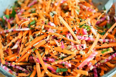 Knackiger Karottensalat mit Ringelbete