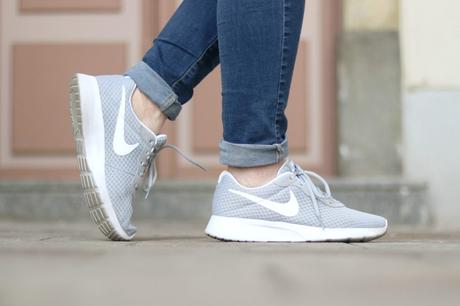 {Outfit} Meine Blogger-Uniform: Rosa Mantel meets Nike Sneaker