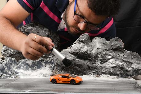 Fotograf baut realistische Miniaturwelten für Spielzeugautos