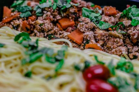Spaghetti Bolognese con Tofu und Parmesan