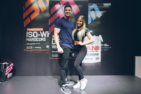 sixpack-bodybuidling-esn-paula-krämer-julius-ise-dreamteamfitness-fibo-2017 fitnessblog-fitnessblogger-fitness-blog-blogger-stuttgart-dreamteamfitness-fibo-2017-esn-julius-ise-paula-krämer