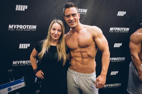 Sixpack-myprotein-fitmitpascal-dreamteamfitness-fibo-2017 fitnessblog-fitnessblogger-fitness-blog-blogger-stuttgart-dreamteamfitness-fibo-2017-myprotein-fitmitpascal