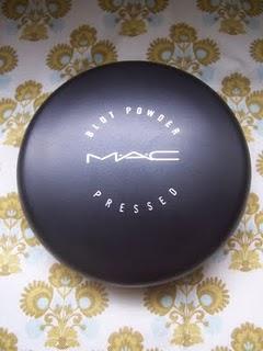 MAC Blot Powder - Medium - Swatch