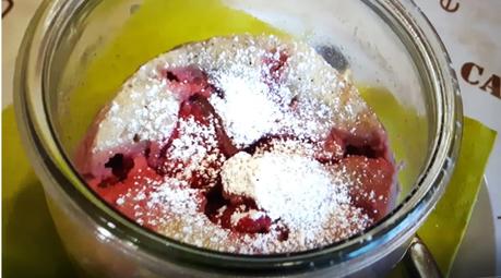 Low Carb Protein Tassenkuchen mit Erdbeeren Low Carb Protein Tassenkuchen mit Erdbeeren