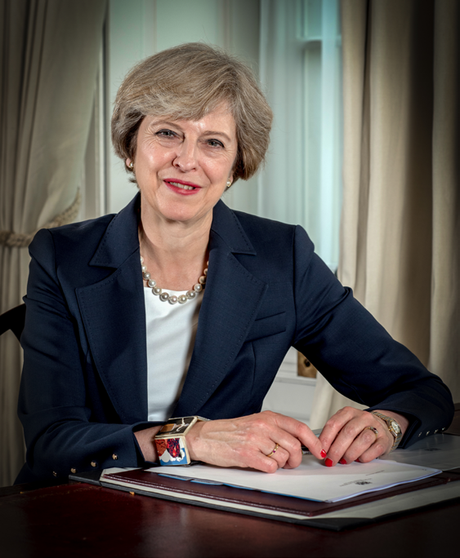 Theresa May toppt „Neuland“ mit „Kinderspielplatz“