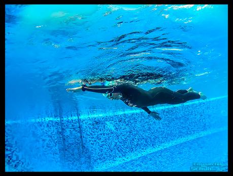 Schwimmgeschichten: Ab mit Neoprenanzug in den Pool – dieses Jahr so ins Freiwassertraining gestartet