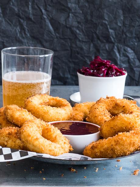 mit Jalapeño Frischkäse gefüllte & Fritierte Onion Rings { enthält Werbung für Arla Buko } mit Jalapeño Frischkäse gefüllte & Fritierte Onion Rings { enthält Werbung für Arla Buko }