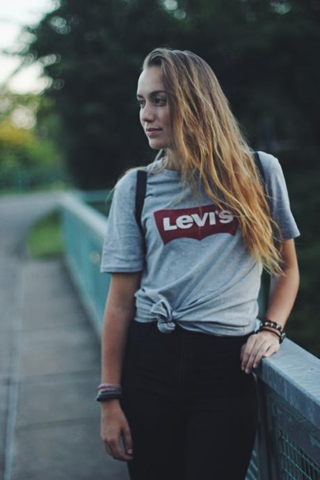 OOTD: Levis Shirts everywhere!