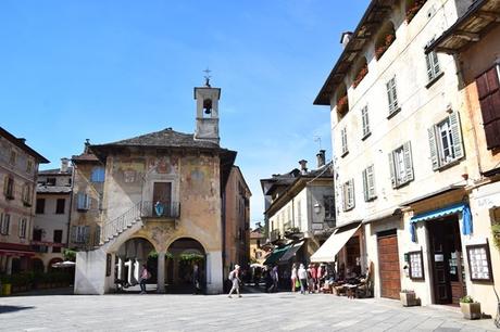 15_Altstadt-Piazza-Motta-Orta-San-Gulio-Lago-D'Orta-Italien