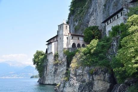 03_Eremitenkloster-Santa-Caterina-del-Sasso-Lago-Maggiore-Italien