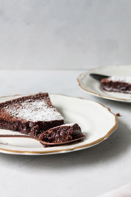 Schwedischer Schokoladenkuchen-Kladdkaka oder klebriger Kuchen