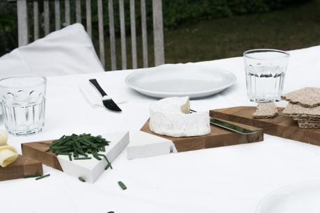 Midsommar: Skandinavische DIY Tischdeko aus Holz