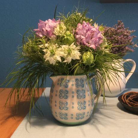 Friday-Flowerday – oder – Ein Strauß, wie von der Sommerwiese