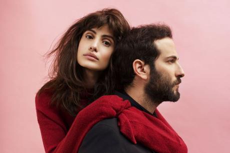 Israels Indiepop-Darlings LOLA MARSH veröffentlichen ihr Debütalbum „Remember Roses“ und …