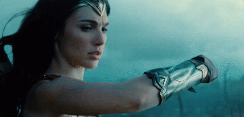 Source: Giphy - Gal Gadot im neuen Wonder Woman Film, vielleicht ein feministisches Meisterwerk?