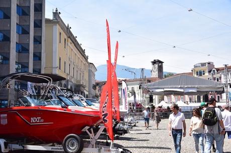16_Piazza-Grande-Markt-Boote-Locarno-Lago-Maggiore-Tessin-Schweiz