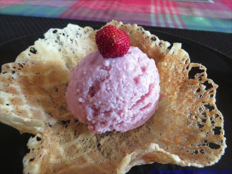 Ricotta-Erdbeer-Eis