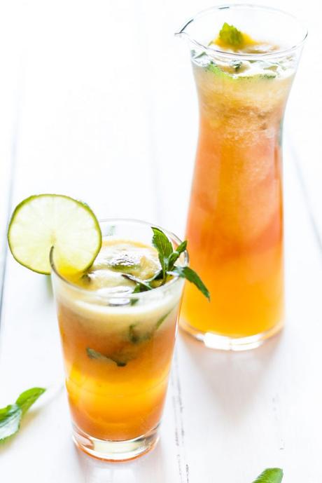Zuckerfreier Sommer Drink mit Ananas und Papaya