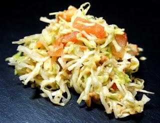 Spitzkohl-Erdnuss-Salat