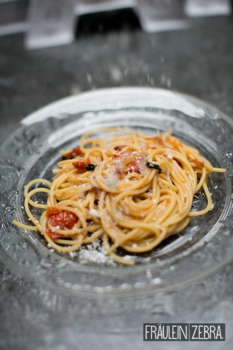 Spaghetti mit geschmolzenen Tomaten
