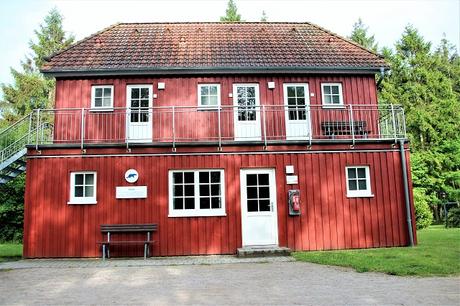 Ostsee mit Kindern // Von Urwald, Strohburgen und Windflüchtern: Jugendherbergstour 2. Station: Born auf dem Darß Ostsee mit Kindern // Von Urwald, Strohburgen und Windflüchtern: Jugendherbergstour 2. Station: Born auf dem Darß