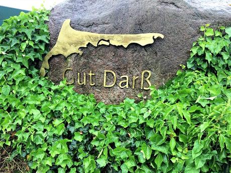 Ostsee mit Kindern // Von Urwald, Strohburgen und Windflüchtern: Jugendherbergstour 2. Station: Born auf dem Darß Ostsee mit Kindern // Von Urwald, Strohburgen und Windflüchtern: Jugendherbergstour 2. Station: Born auf dem Darß