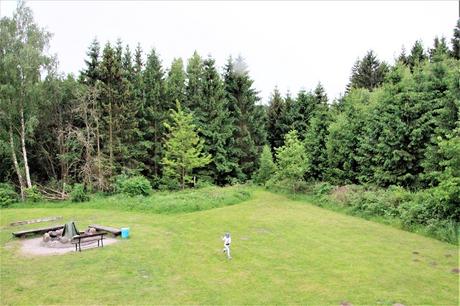Ostsee mit Kindern // Von Urwald, Strohburgen und Windflüchtern: Jugendherbergstour 2. Station: Born auf dem Darß Ostsee mit Kindern // Von Urwald, Strohburgen und Windflüchtern: Jugendherbergstour 2. Station: Born auf dem Darß