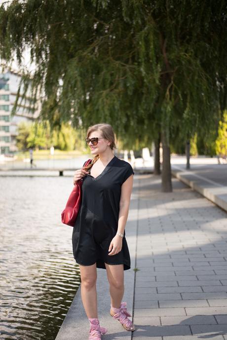 #ootd strappy Sandalen und Kleid von Zara, Tasche von Biasia und Sonnenbrille von Jil Sander
