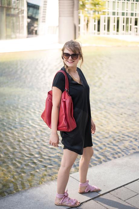 #ootd strappy Sandalen und Kleid von Zara, Tasche von Biasia und Sonnenbrille von Jil Sander
