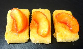 Polenta mit Pfirsichen Polenta mit Pfirsichen