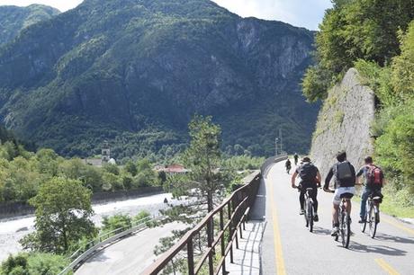 22_Radfahrer-Ciclovia-Alpe-Adria-Radweg-Friaul-Julisch-Venetien-Italien-Alpen