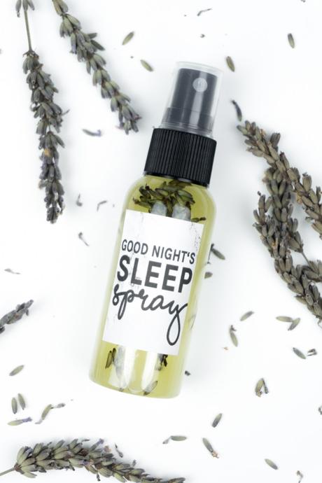 A Good Night’s Sleep: Lavendelspray selber machen (+Freebie)