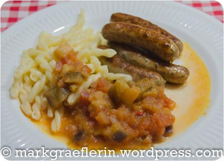 Feierabend-Küche: Nürnberger Rostbratwürstchen mit Apfel-Auberginen-Gemüse und Pasta Feierabend-Küche: Nürnberger Rostbratwürstchen mit Apfel-Auberginen-Gemüse und Pasta