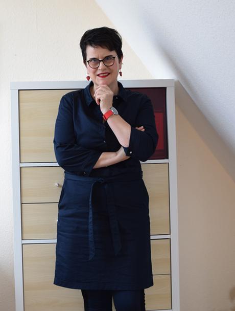 Partykleid mit roten Stiefeln Partykleid mit roten Stiefeln