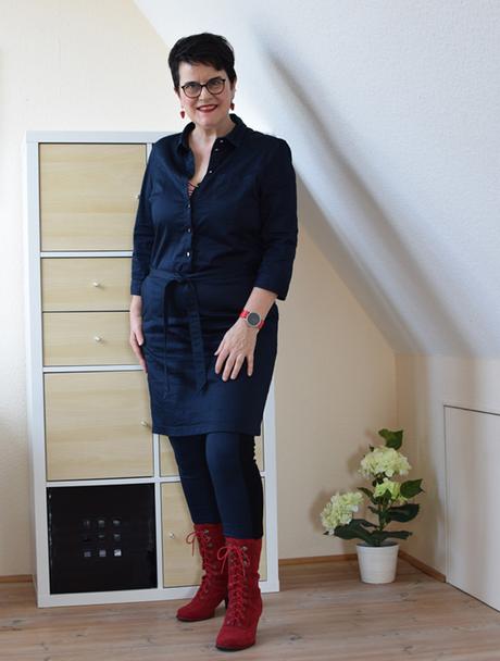 Partykleid mit roten Stiefeln Partykleid mit roten Stiefeln