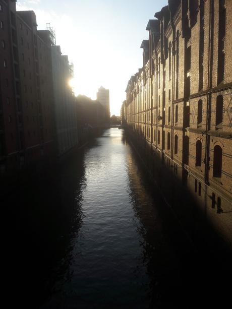 Als morgens in der Speicherstadt ein Kameramann verloren ging Als morgens in der Speicherstadt ein Kameramann verloren ging