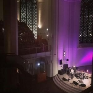 Das New Fall Festival in Düsseldorf entzückt durch Vielfalt Mogli in der Johanneskirche