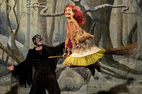 Hamburg mit Kindern // Die kleine Hexe – der zeitlose Klassiker als Weihnachtsmärchen im St. Pauli Theater Hamburg mit Kindern // Die kleine Hexe – der zeitlose Klassiker als Weihnachtsmärchen im St. Pauli Theater