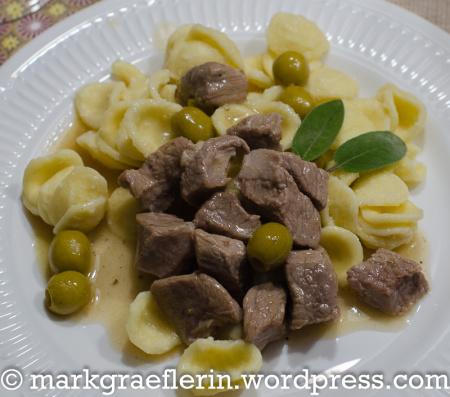 Vitello all’uccelletto – Kalbfleisch in Weisswein mit Orecchiette Vitello all’uccelletto – Kalbfleisch in Weisswein mit Orecchiette